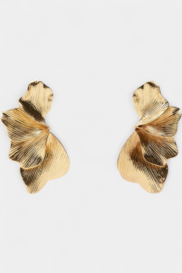 NÁUŠNICE VISIACE S LISTOM Z TEXTÚROVANÉHO KOVU